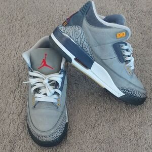 Jordan Men's Gray and Red Sneakers